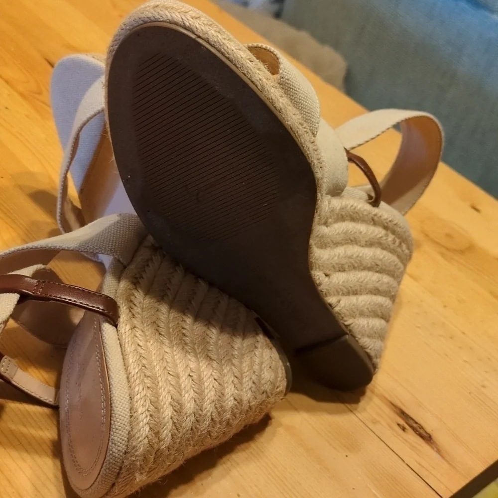 Elevate Your Summer Style with Banana Republic's Flax & Jute Espadrille Sandals